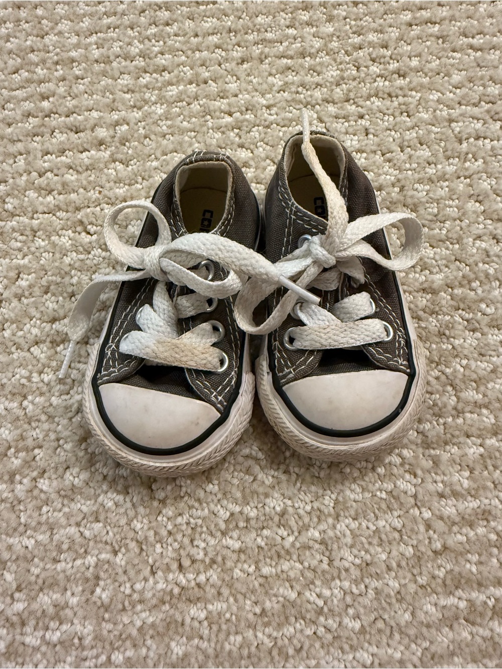 Converse Kids Low-Top Sneakers in Charcoal Gray 2C